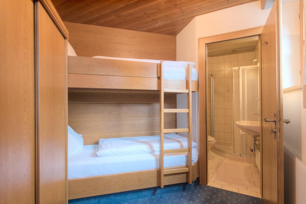 Hotel Garni Almjur Санкт Антон ам Арлберг Стая снимка