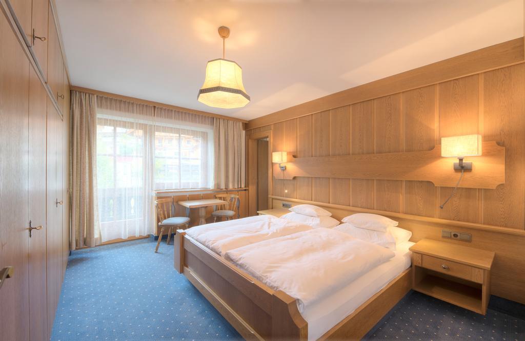 Hotel Garni Almjur Санкт Антон ам Арлберг Екстериор снимка
